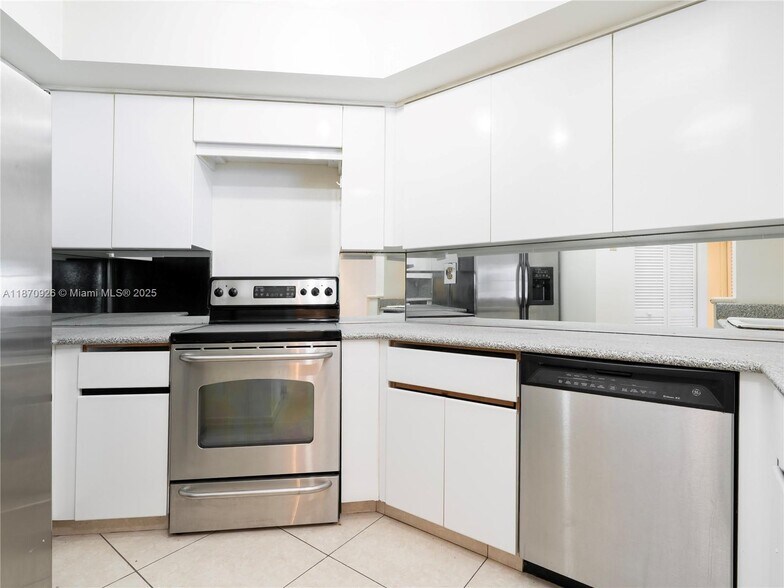 Building Photo - 6767 Collins Ave