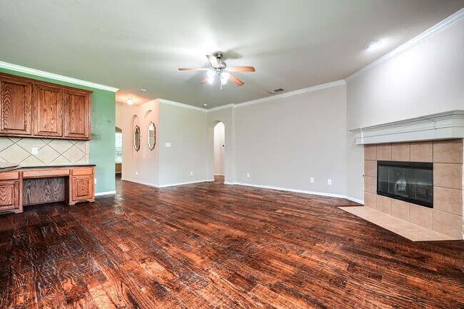 Building Photo - 5 Bedroom Home with Brand-New Carpet in Grayhawk | 3-Car Garage | Frisco ISD | Game Room