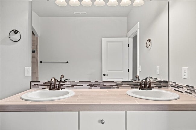 Building Photo - 421 N 76th Ave