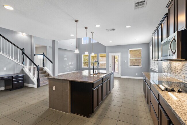 Building Photo - 10106 Macarthur Way