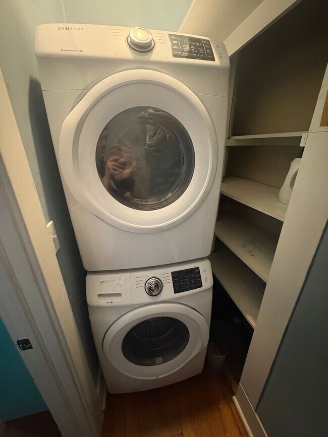 Building Photo - GERMANTOWN 2-BED 2-BATH FENCED YARD