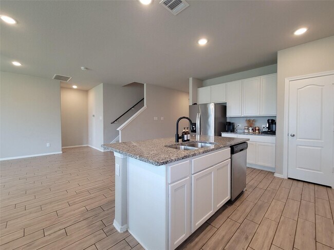 Building Photo - 24811 Crimson Pine Dr