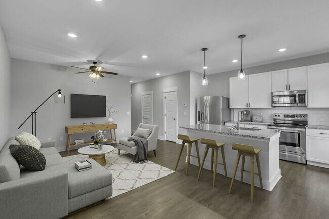 Building Photo - Charming 3-Bedroom Townhouse Retreat in Travelers Rest