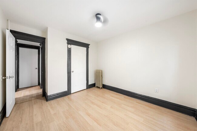 Building Photo - 209 N 11th St
