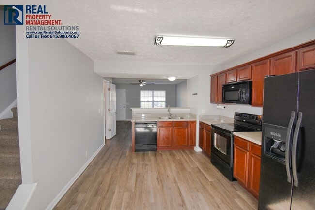 Building Photo - Great 2BR/2.5BA Murfreesboro townhome less than 2 miles from MTSU!