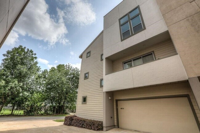 Building Photo - 4312 Floyd St