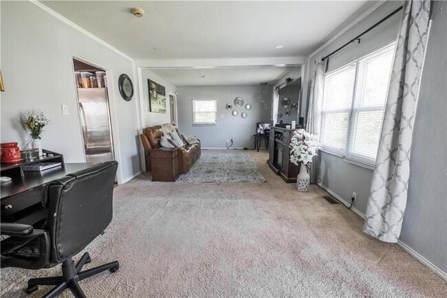 Building Photo - Fantastic 3bd/2ba home! Let yourself in!