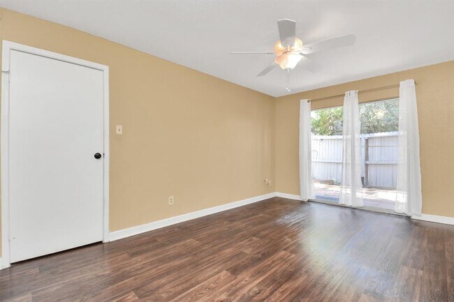 Building Photo - 7400 Bellerive Dr
