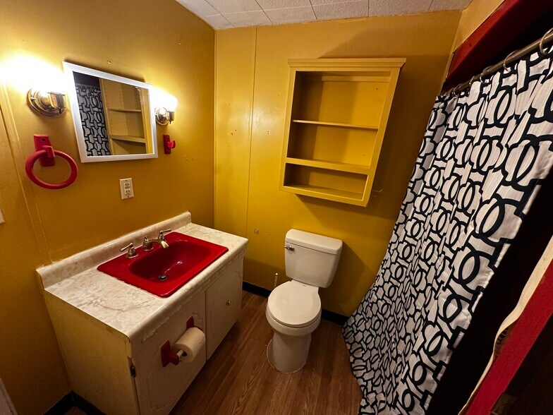 Master Bedroom Bathroom - 3431 19th Ave E