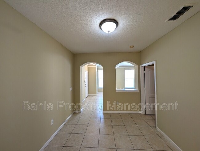 Building Photo - 10517 Villa View Cir