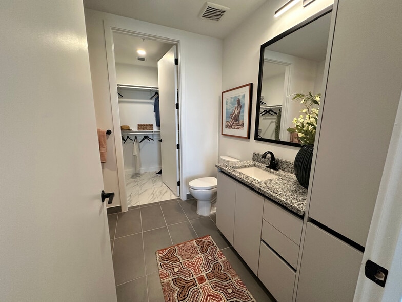 Building Photo - 16900 NE 23rd Ave