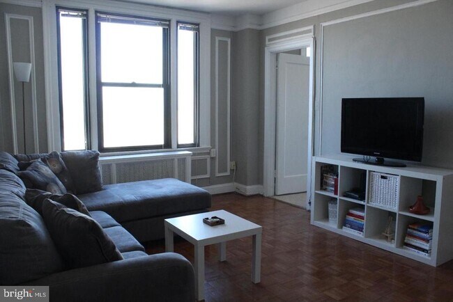 Building Photo - 2031 Locust St