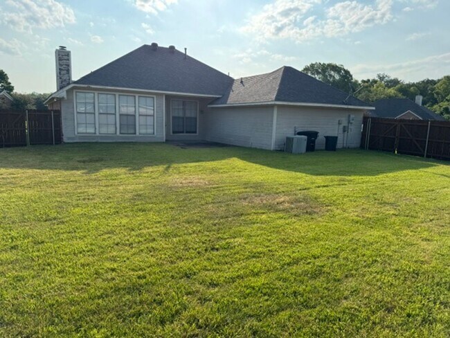 Building Photo - 1201 Quincy Dr