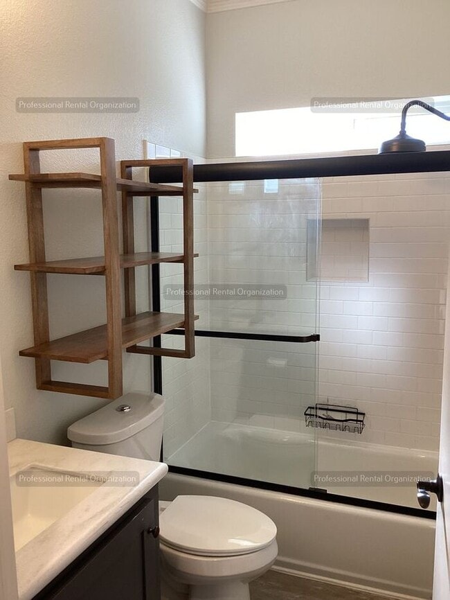 Building Photo - Wine Country Living at Its Finest