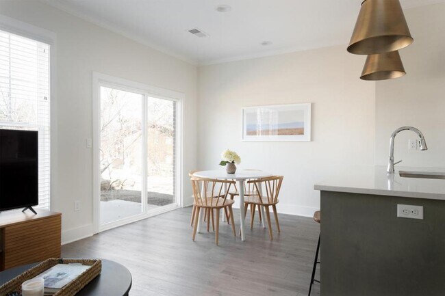 Building Photo - 7930 Greystone St