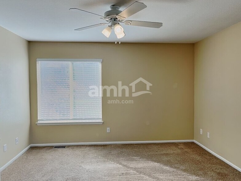 Building Photo - 4892 Waldenwood Dr