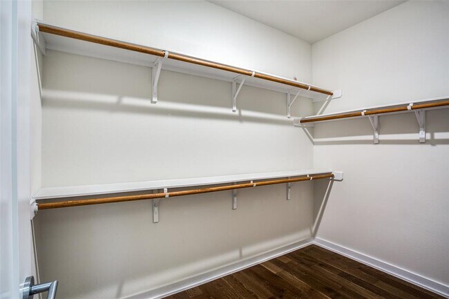 Building Photo - 6800 Menchaca Rd