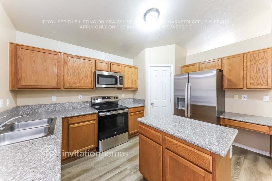 Building Photo - 20850 N 7th Pl