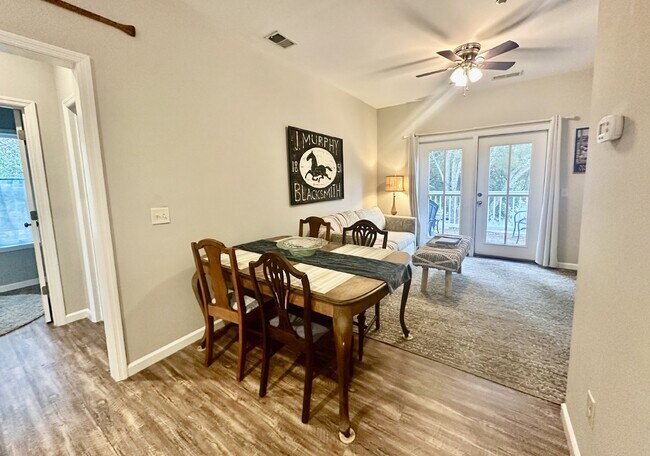 Building Photo - Two Bedroom Apartment in the Heart of Bluffton's Promenade!