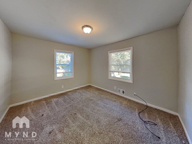 Building Photo - 39 Springside Dr SE