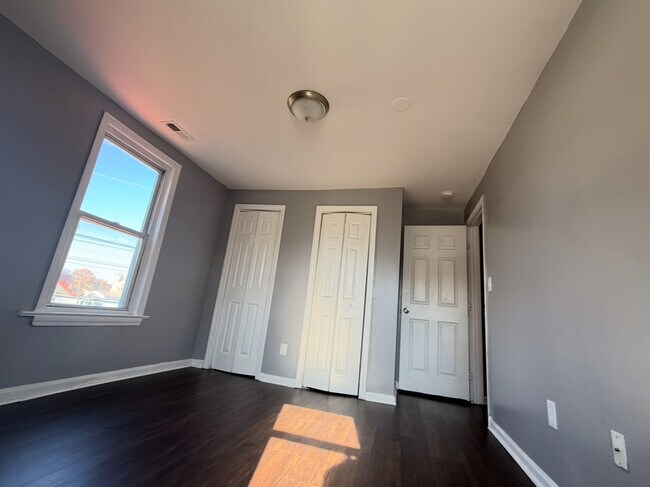 Building Photo - 26 Clarence St