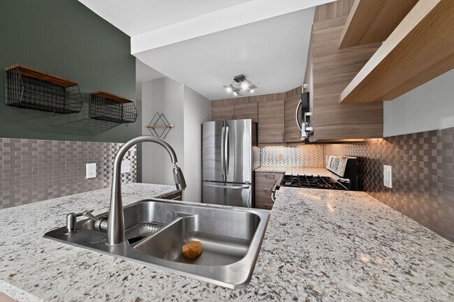Building Photo - Santee 2 Bedroom 2 Bath Condo with Garage