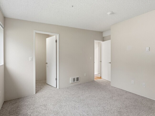 Building Photo - 6005