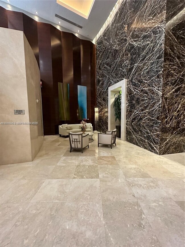 Building Photo - 15811 Collins Ave