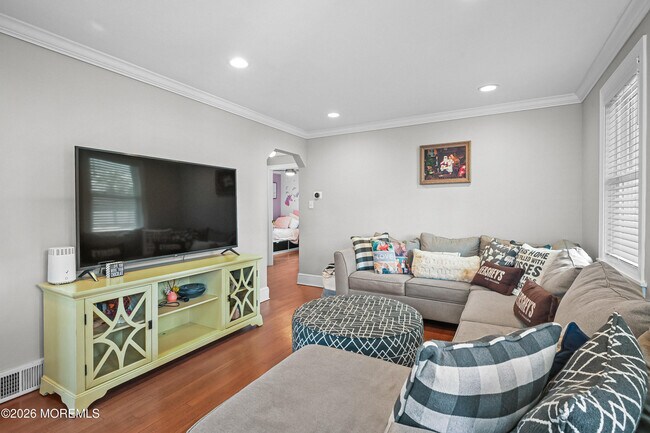 Building Photo - 57 Villa Pl