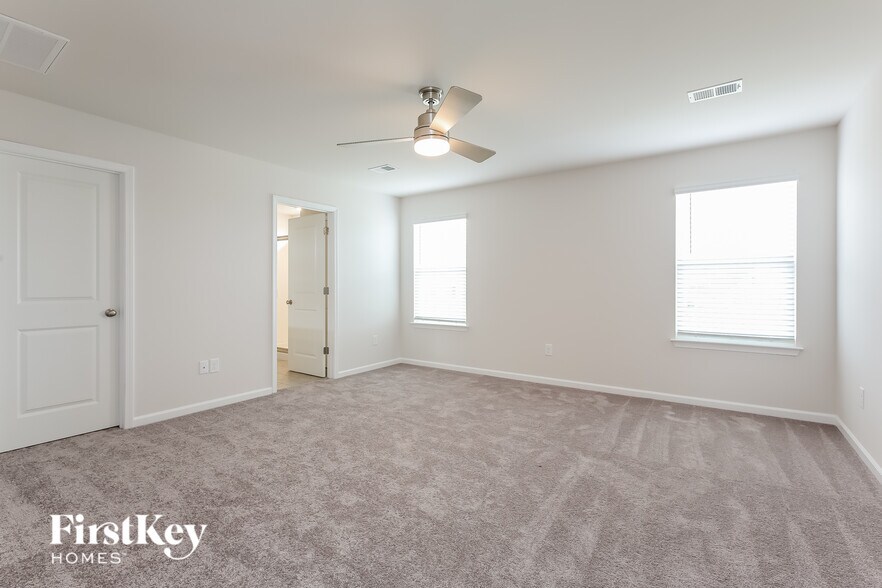 Building Photo - 1002 Mission Hill Ln