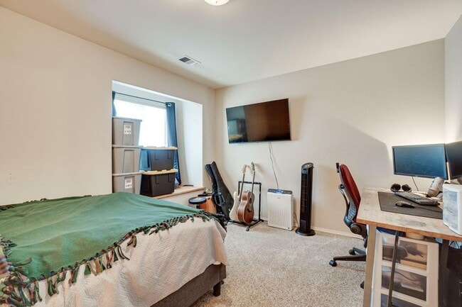 Building Photo - Spacious 4-Bedroom Home in Sought-After Lu...