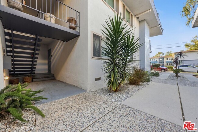 Building Photo - 3212 W 84th Pl