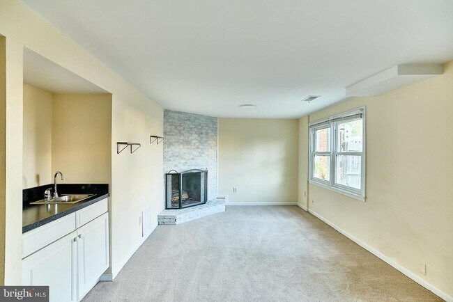 Building Photo - 2423 Falls Pl Ct