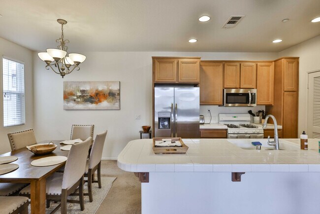 Building Photo - 16913 Laurel Hill Ln