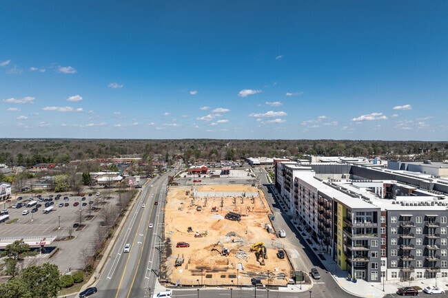 Building Photo - Regent at Regency