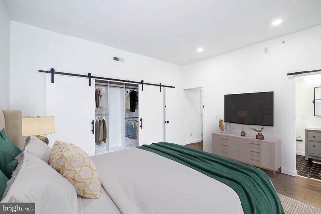 Building Photo - 1501 N 31st St