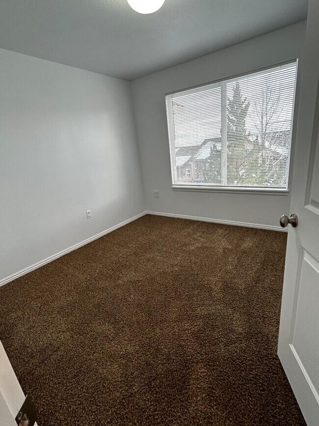 Building Photo - 5059 W Red Shale Rd