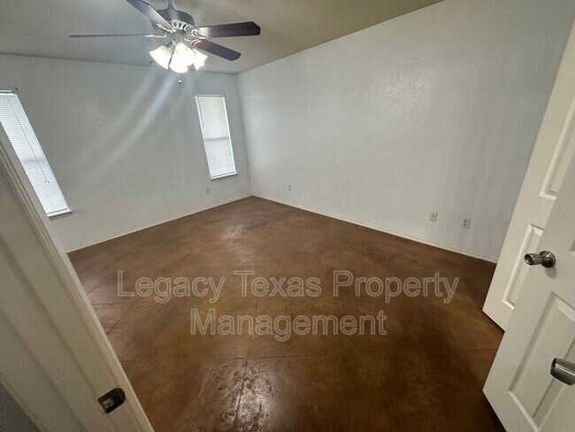 Building Photo - 115 Janis St