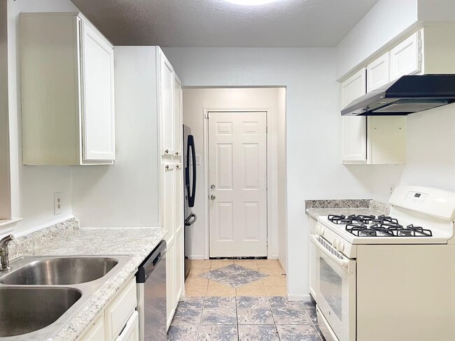 Building Photo - 1603 Brook Meadow Dr