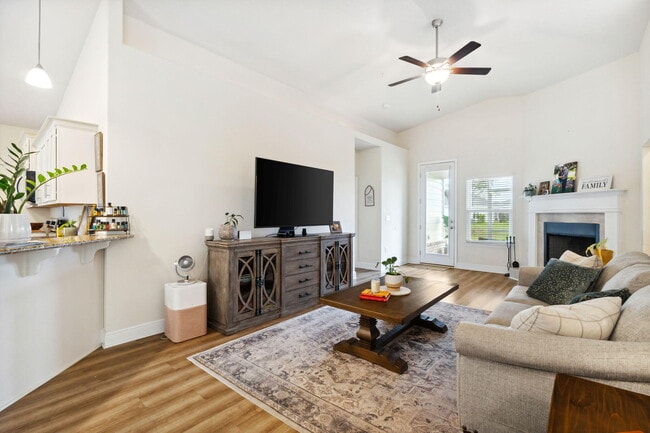 Building Photo - 585 Riverwalk Cir