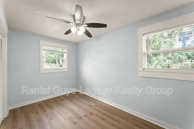 Building Photo - 216 9th St S