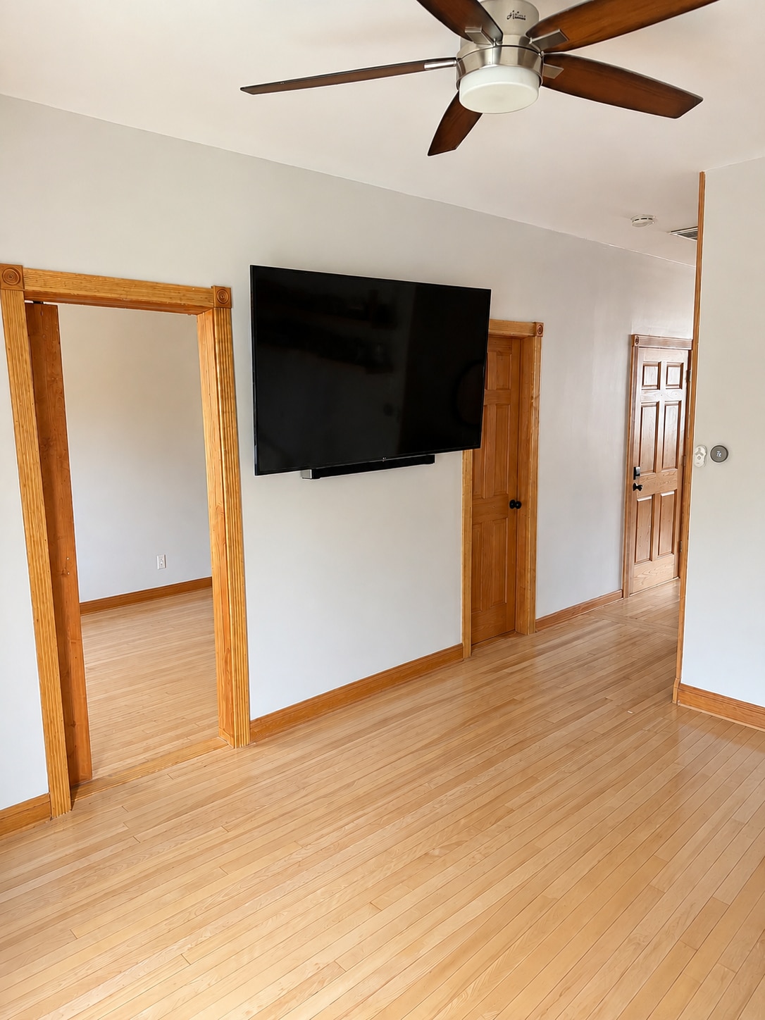 Living room - 2nd floor - 2822 W 40th St