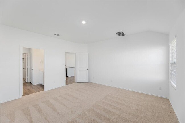 Building Photo - 627 Waterway Ave