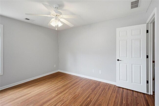Building Photo - 518 S Fortune Way