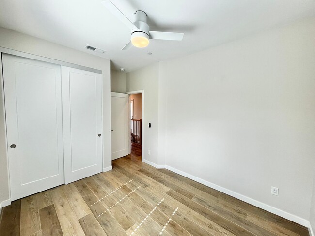 Building Photo - Modern 3B 2.5BA Townhome w/ AC!