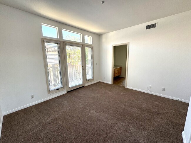 Building Photo - Beautiful 3Bd/2.5Ba Spacious Home in Tustin!