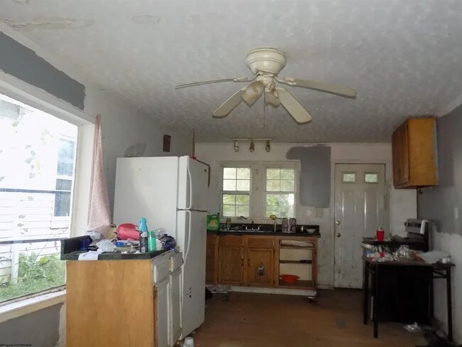 Building Photo - 605 East Ave