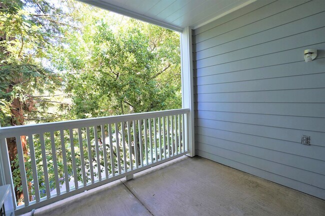 Building Photo - Beautiful & Spacious Condo in Desirable Sunnyvale Location!