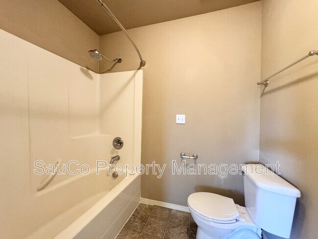 Building Photo - 1444 NE Redspire Ln