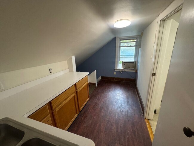 Building Photo - 1676 Coventry Rd